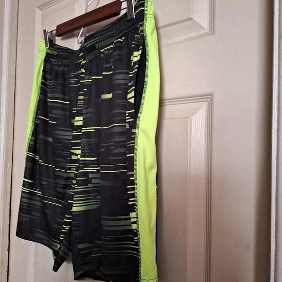 Tek gear shorts size large - Picture 3 of 4